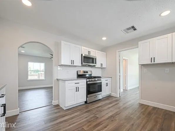 9348 E Avenue K, Houston, TX 77012