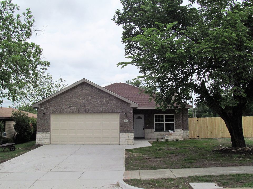 1st image of 875 Perry Dr
