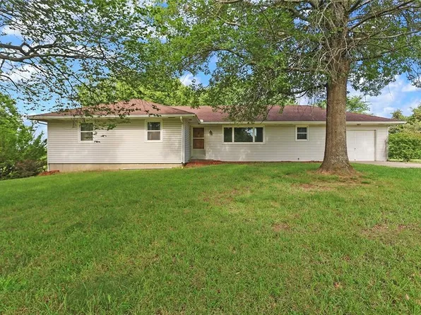31229 207th St, Leavenworth, KS 66048