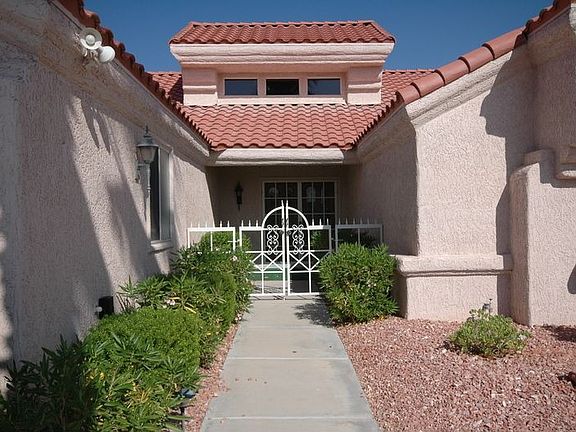 3rd image of 3021 Golf Links Dr