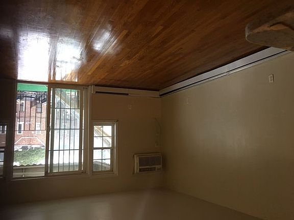 5th image of 13534 Kew Gardens Rd #3