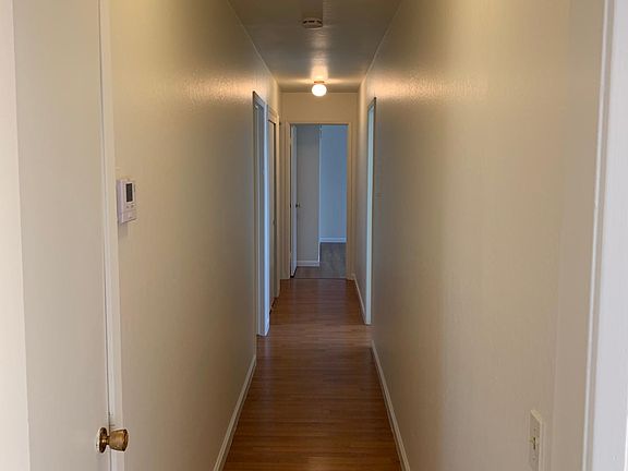 5th image of 131 Carlton Ave