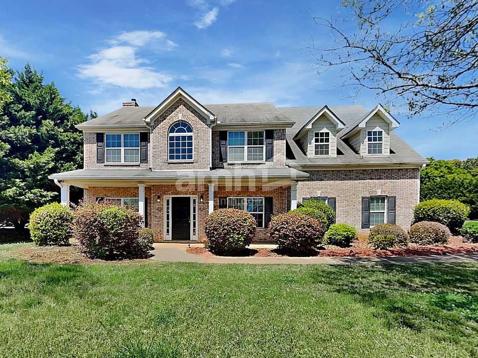 1st image of 35 Hampton Pl