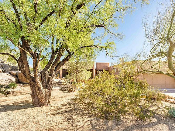 2nd image of 2030 E Smoketree Dr