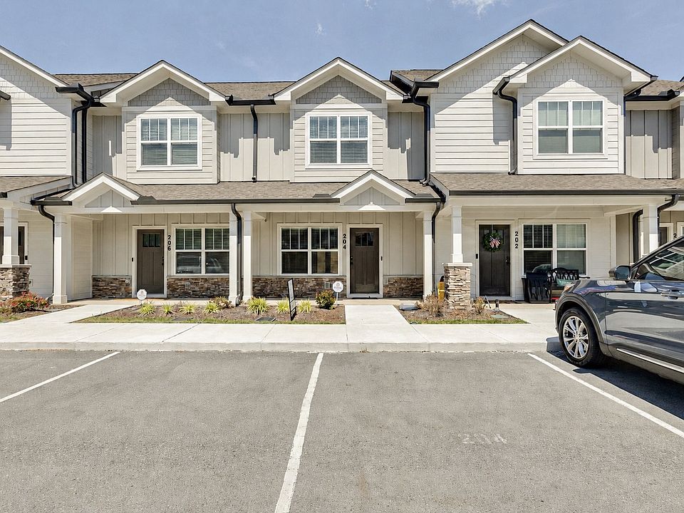 1st image of 204 Bell Forge Ct
