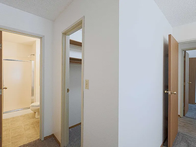 Cambridge Apartments — Photo 50