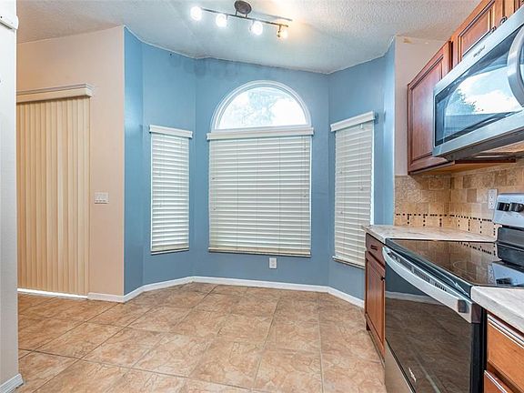 3rd image of 12707 Trowbridge Ln