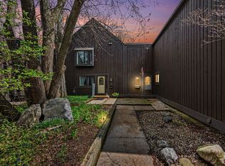 242 Dunbarton Ct, Kalamazoo, MI 49006