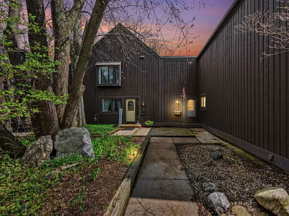 242 Dunbarton Ct, Kalamazoo, MI 49006