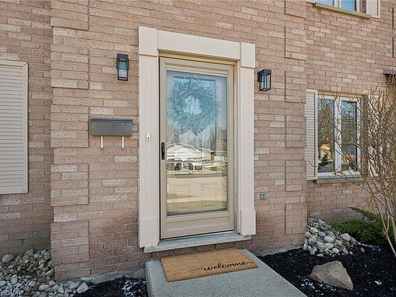 3rd image of 73 Pathfinder Cres