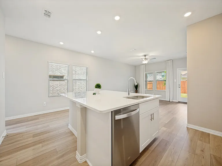 715 Dotty Dr — Photo 11