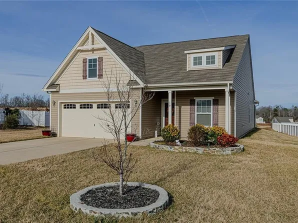 10 Toplanders Ter, Gibsonville, NC 27249