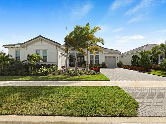 3rd image of 14952 Woodlot Court