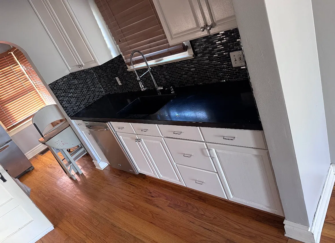3 bed, 1900 sqft, $2,220 — Photo 1