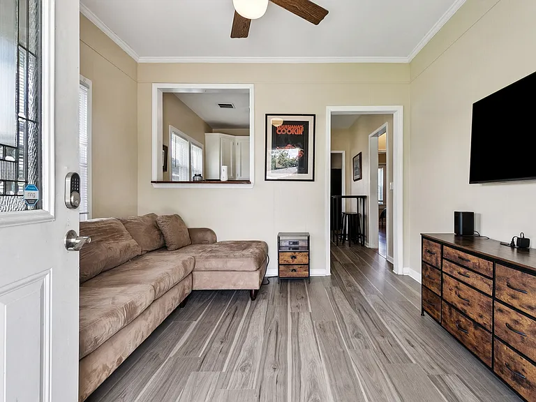 112 Saint Charles Pl — Photo 2