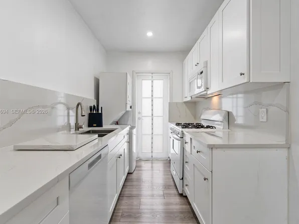 8550 Byron Ave APT 2G, Miami Beach, FL 33141
