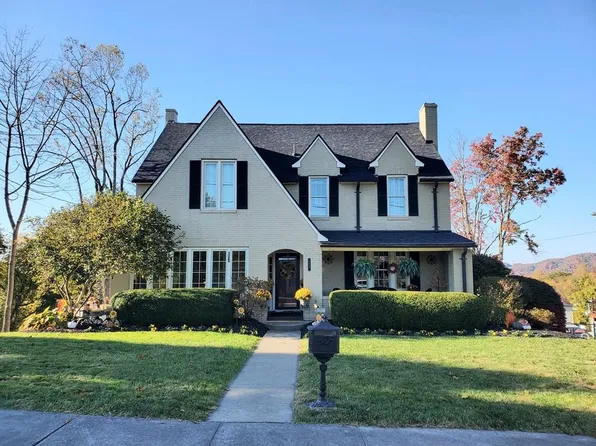 225 Highland Ave, Oak Hill, WV 25901