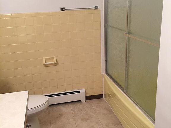 5th image of 904 24th Ave S APT 6