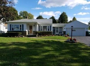 92 Rosemont Dr, Rochester, NY 14617