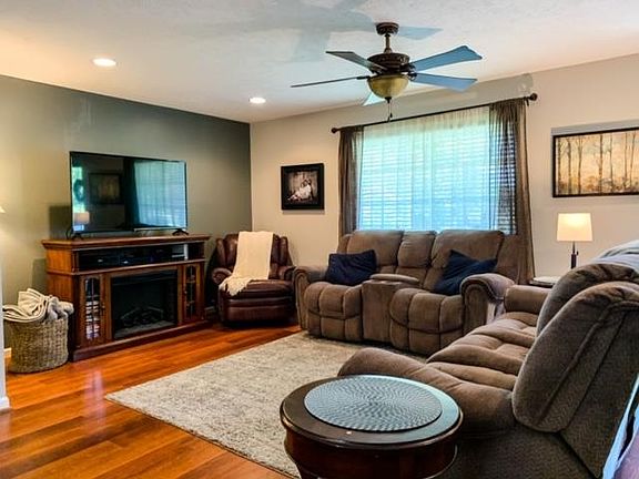 4th image of 365 Wyatt Dr