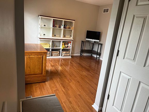 3rd image of 1838 Mountainview Ct