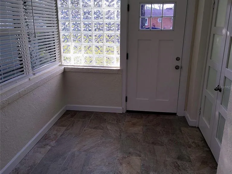2230 Grove St S — Photo 3