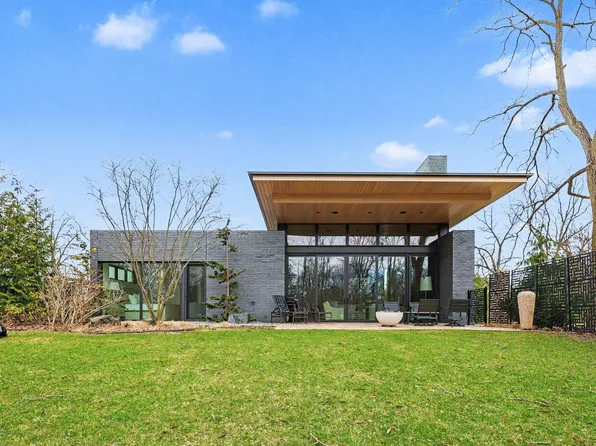 102 Mercer Dr SE, Grand Rapids, MI 49506