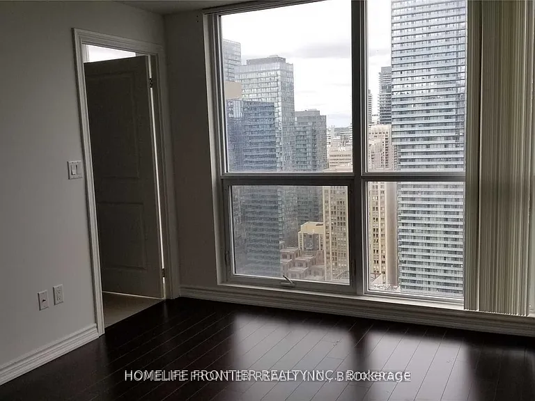386 Yonge St #3402 — Photo 4