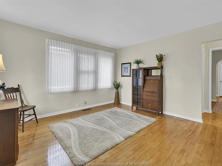 1028 Virginia Ave — Photo 6