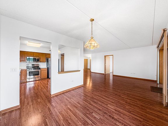 3rd image of 5555 N Cumberland Ave Unit 711