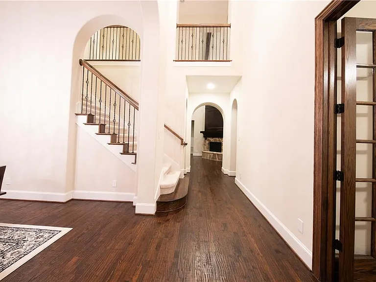 879 Grassy Shore Ct — Photo 2