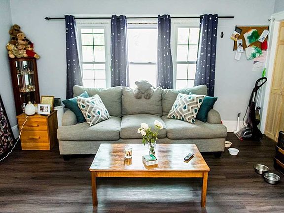 5th image of 599 Violet Ave