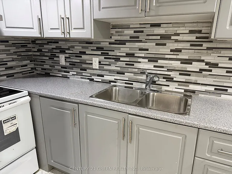 188 Holmes Cres #BASEMENT — Photo 7