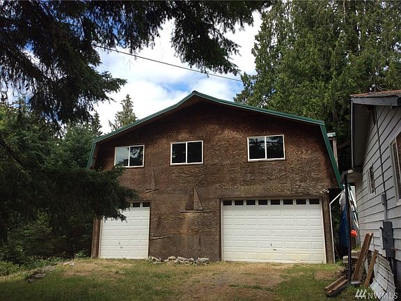 4th image of 910 73rd Ave NE