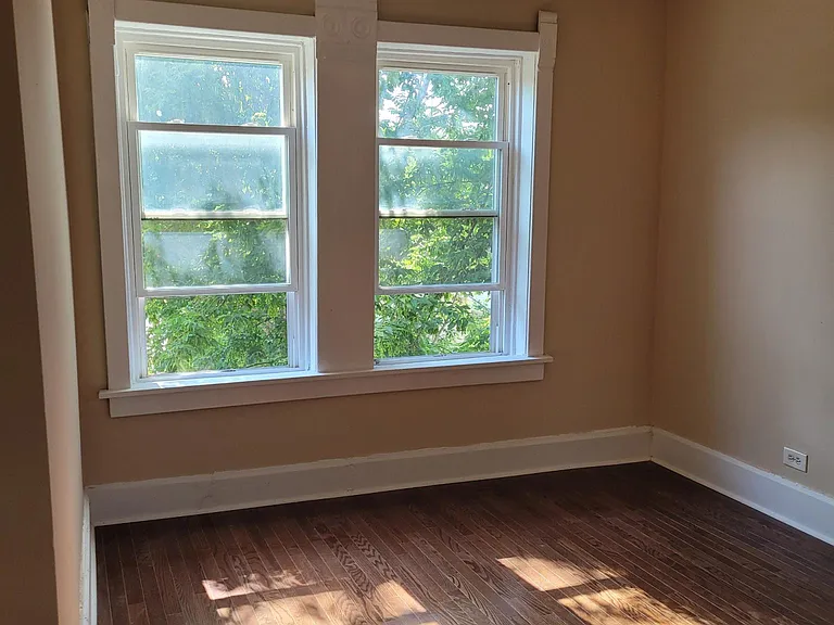 1810 Darrow Ave — Photo 5