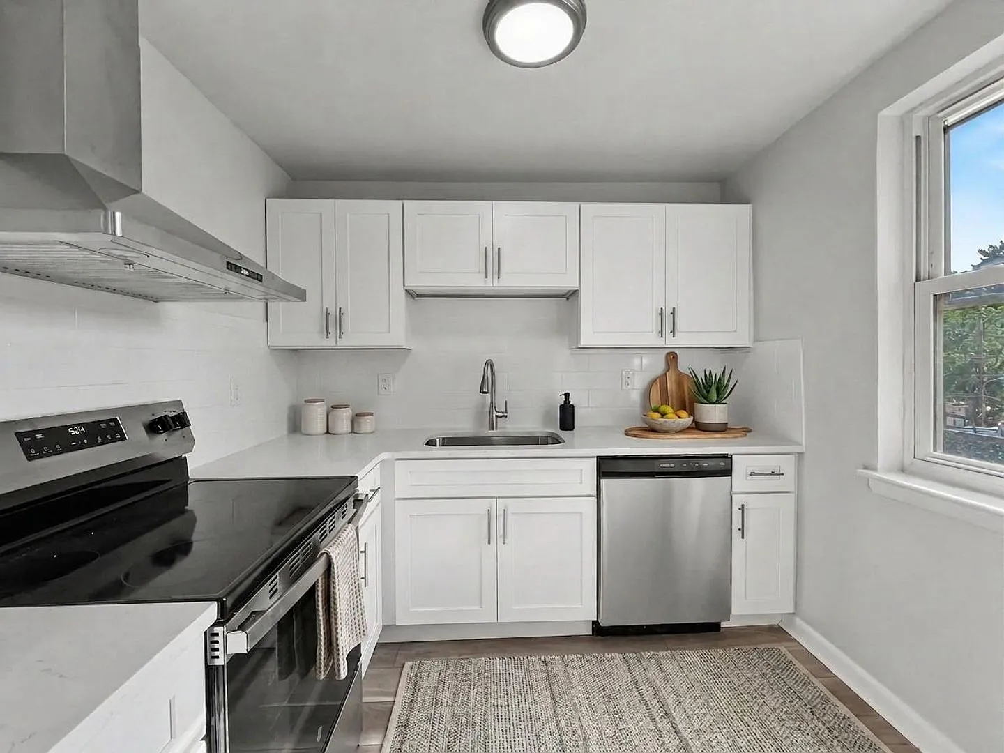8 Midland Ave — Photo 2
