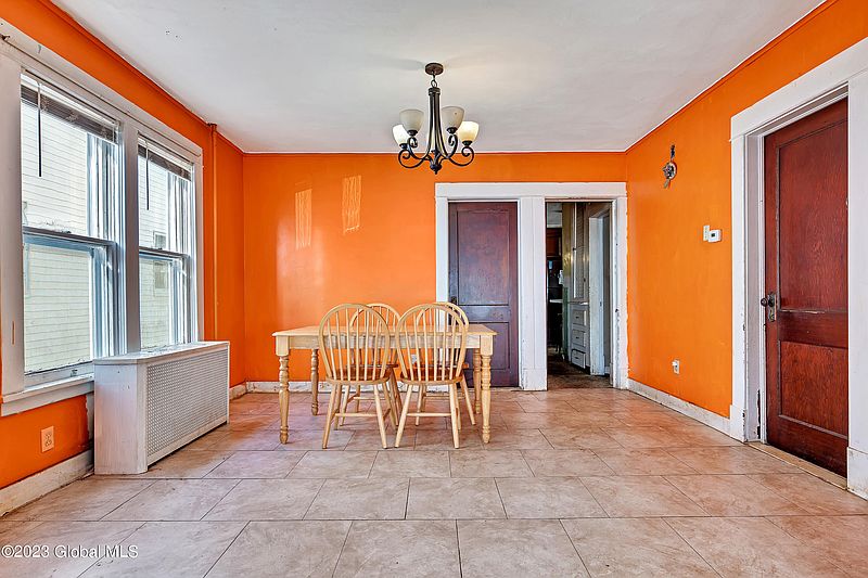 4th image of 18 Hawk Street