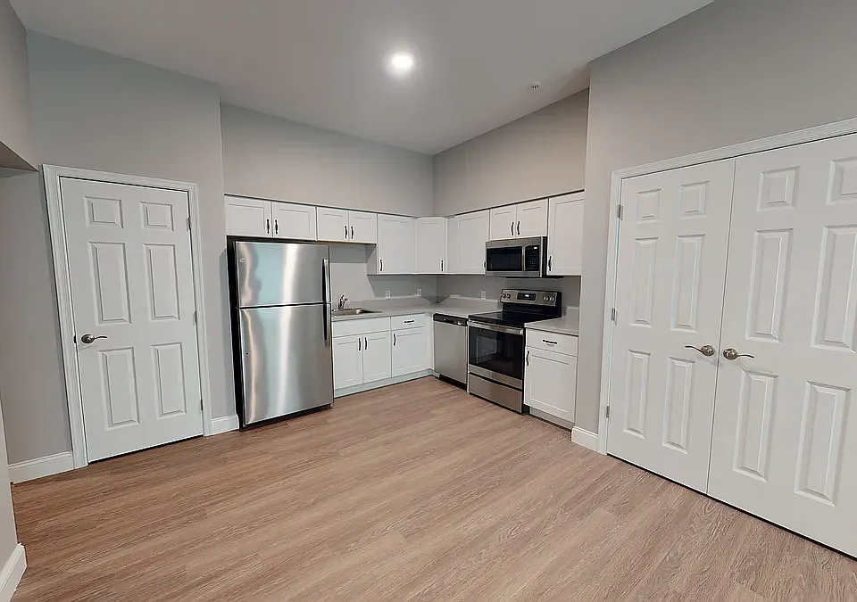 17 E Franklin St #304