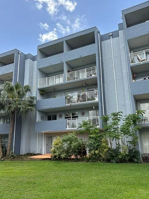 Building Photo - 9351 Fontainebleau Blvd #B105