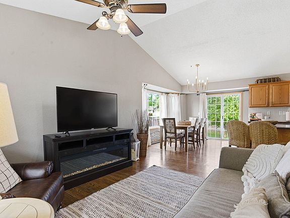 3rd image of 849 S Sunset Cir