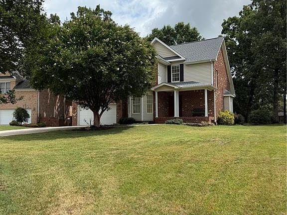 4th image of 4026 Banoak St