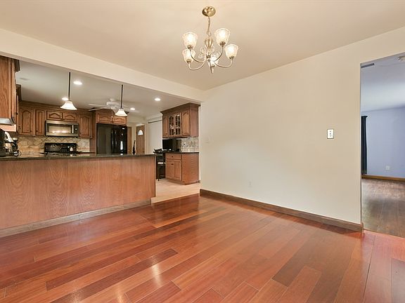 5th image of 35 Alandale Pkwy