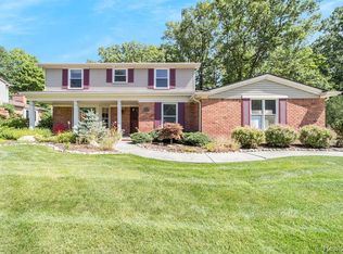 30310 E Lincolnshire St, Beverly Hills, MI 48025
