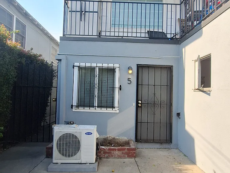 611 S Flower St #5 — Photo 2