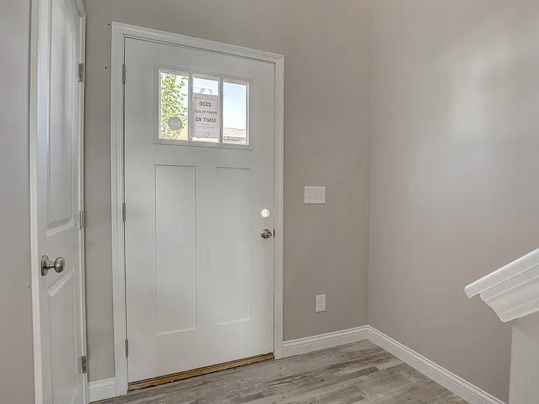 2327 Point Pl — Photo 2
