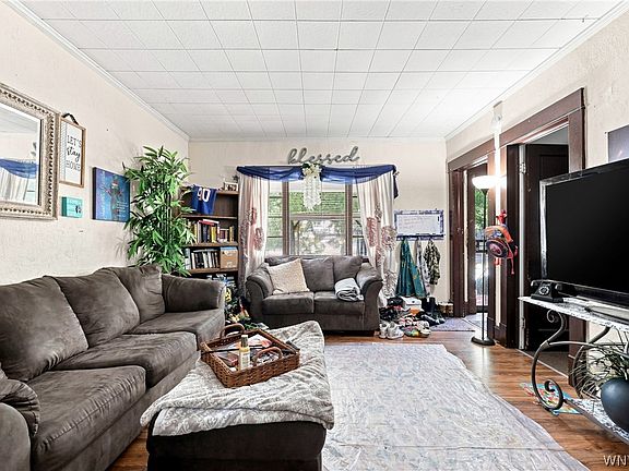 3rd image of 107 Weber Ave
