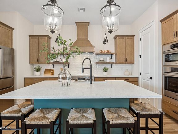 4th image of 476 E Aurora Drive