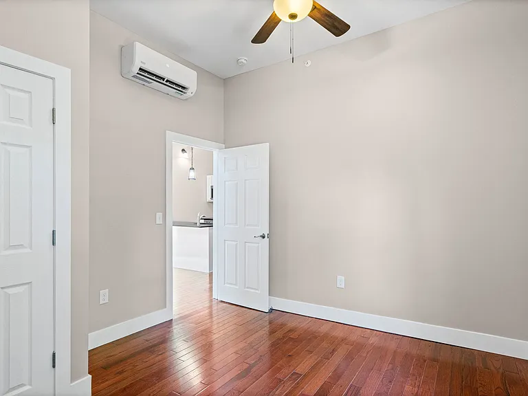 521 Warren St #4 — Photo 40