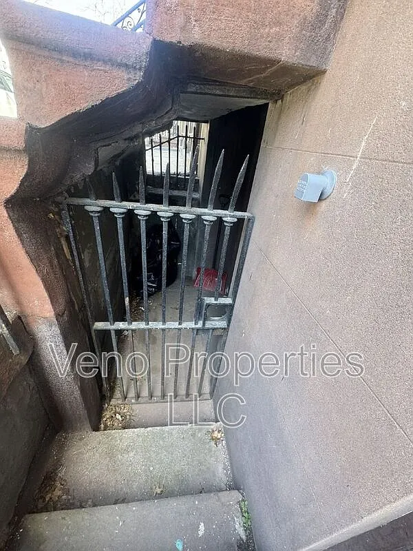 1 bed, 1.0 bath, $1,100 — Photo 3