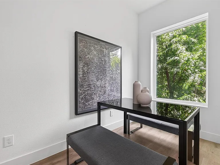 523 Schweikhardt St — Photo 10